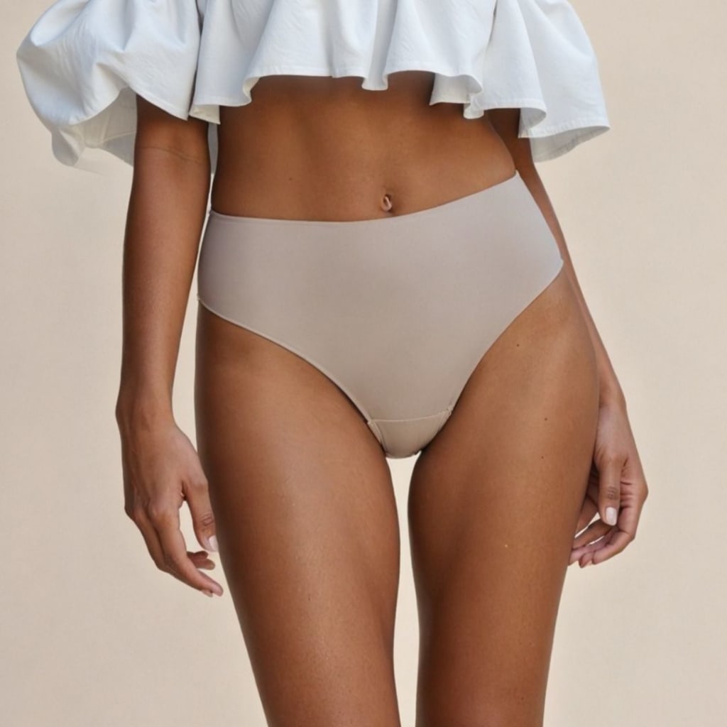 Hide & Sleek Thong
